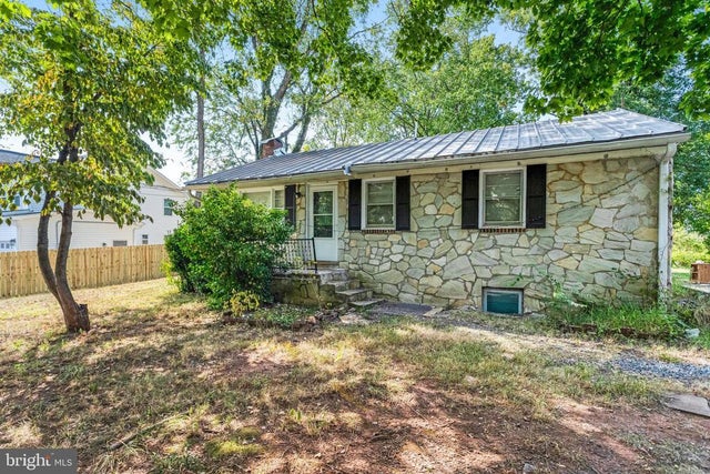 6814 Jefferson St, Haymarket