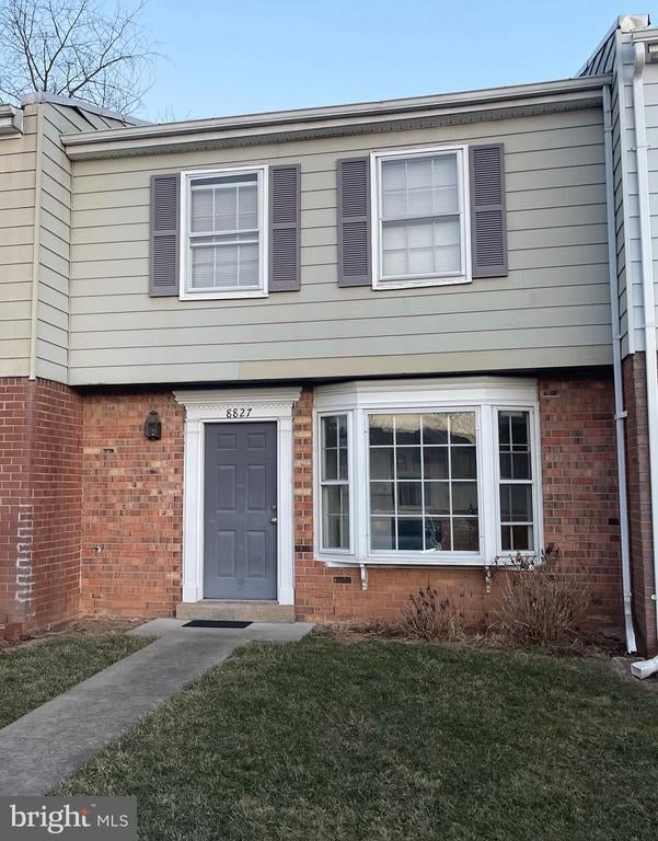8827 Oak Hollow Ct, Manassas