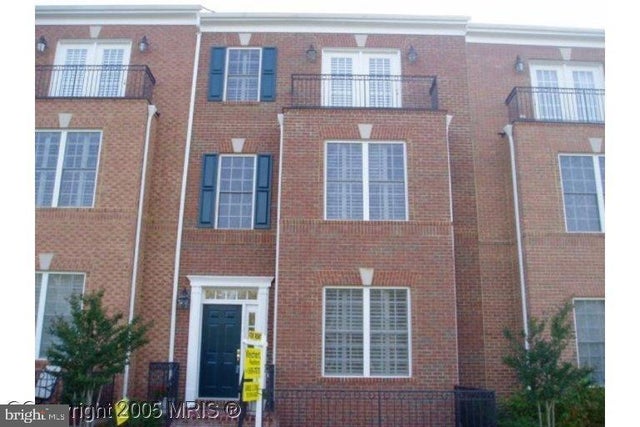 743 Vestal St, Woodbridge