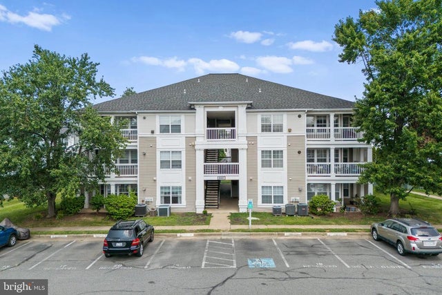 8083 Lacy Dr #101, Manassas
