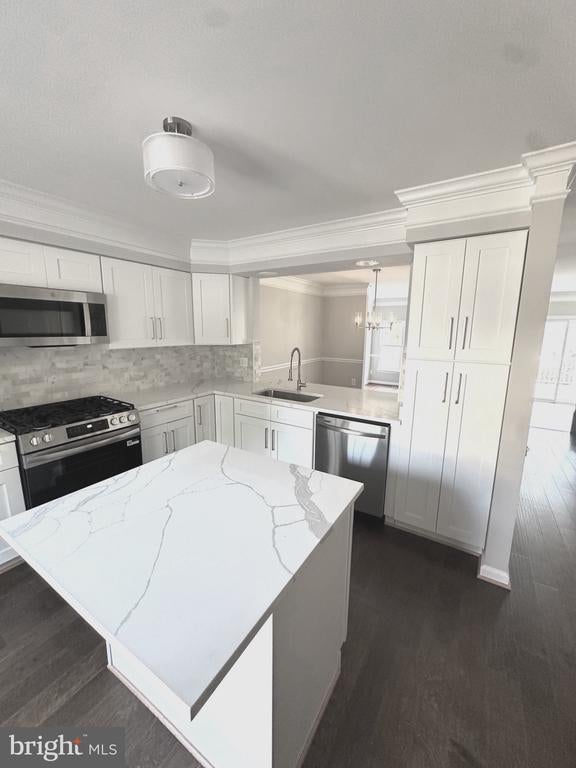 1947 Inglebrook Dr, Woodbridge