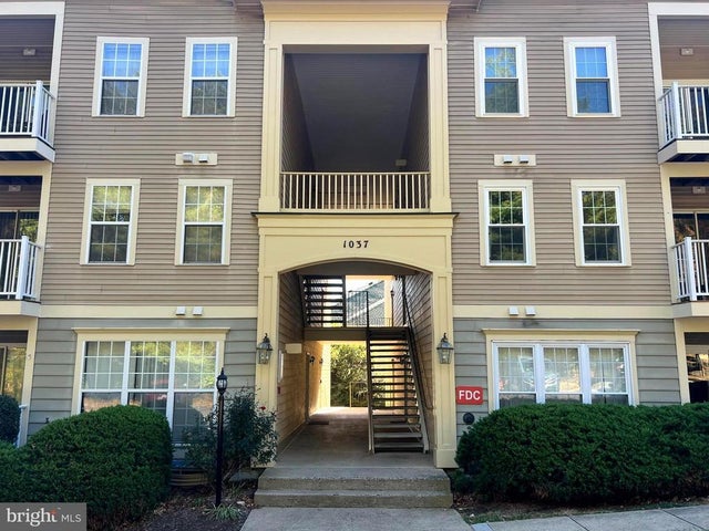 1037 Gardenview Loop #101, Woodbridge