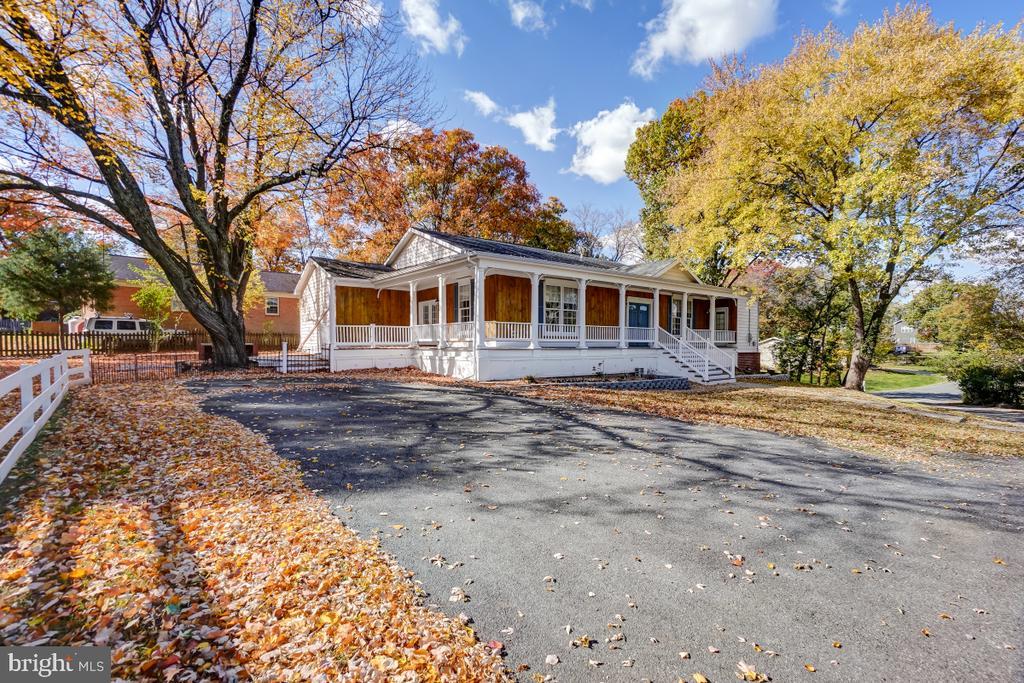 8513 Thomas Dr, MANASSAS