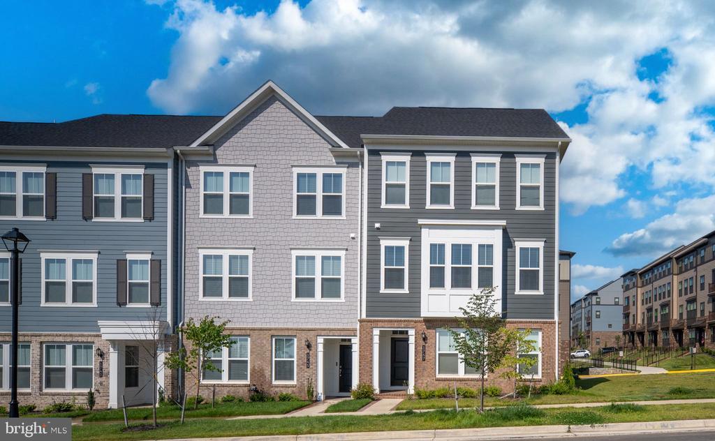 1747 Riverbluff Ave, DUMFRIES