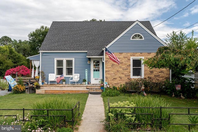 257 Center St, Timberville