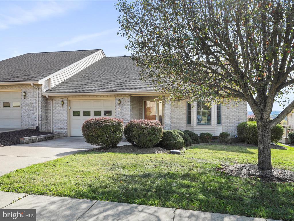 135 Maynard Ln, STRASBURG