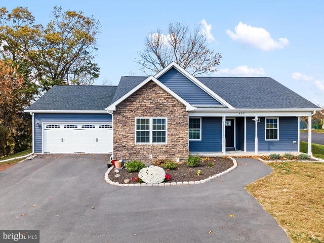 420 Roland, Woodstock