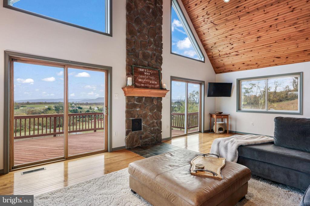 384 Lindamood Ln, STRASBURG