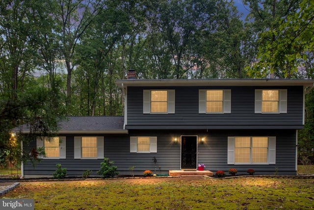 2 River Bluffs Dr, Fredericksburg