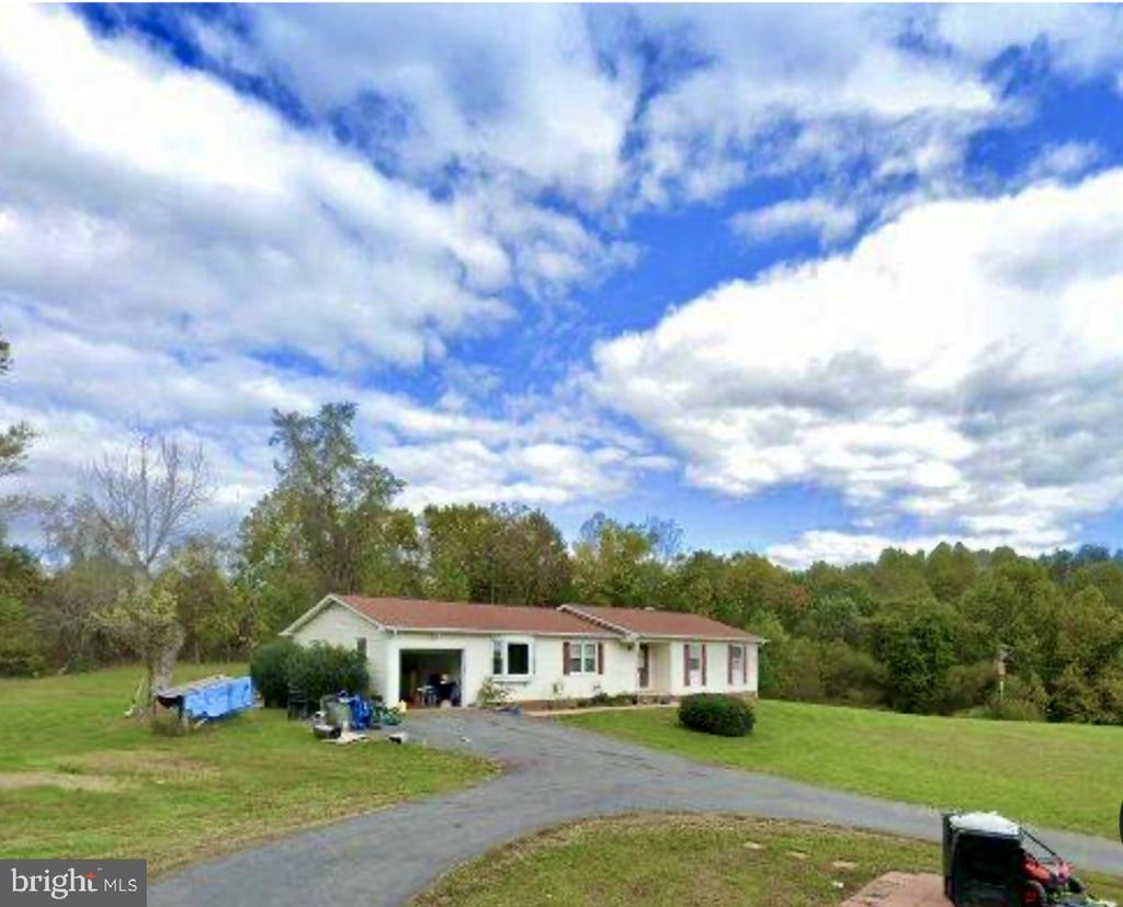 22 Leslie Dr, STAFFORD