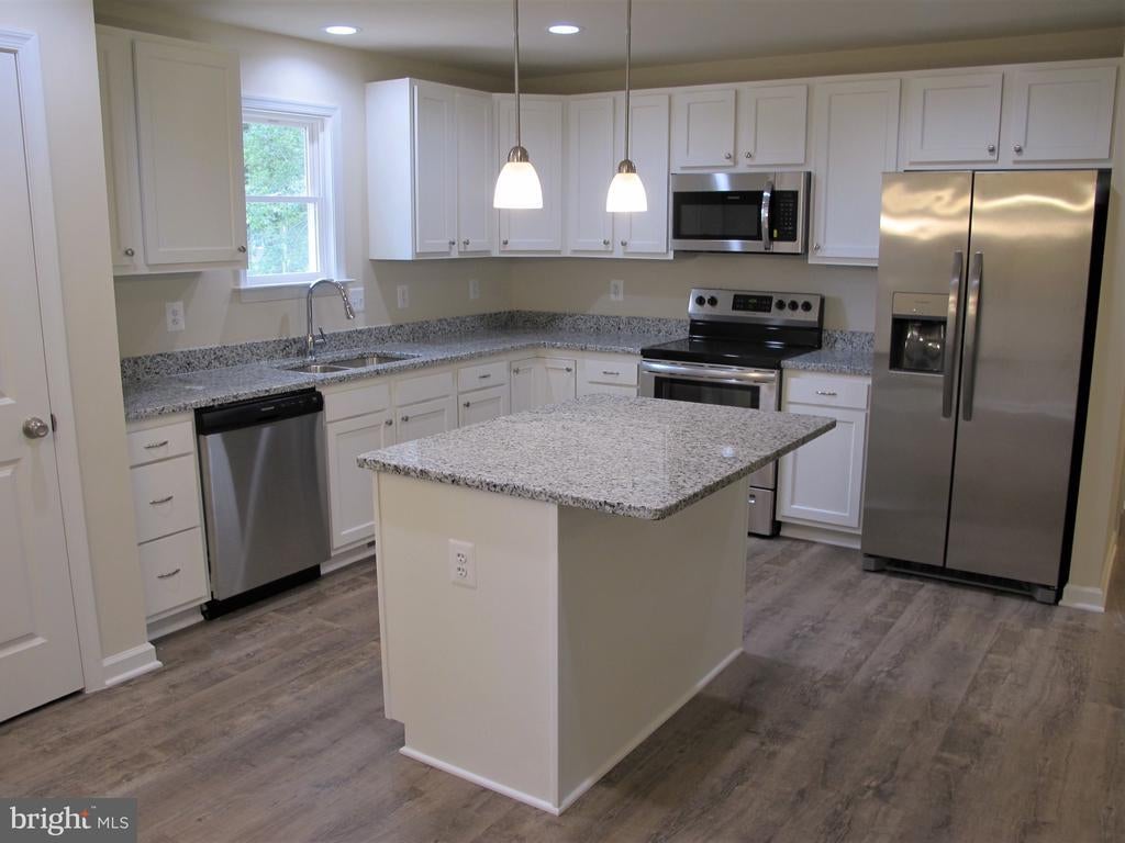 61 Parrish Loop, MONTROSS