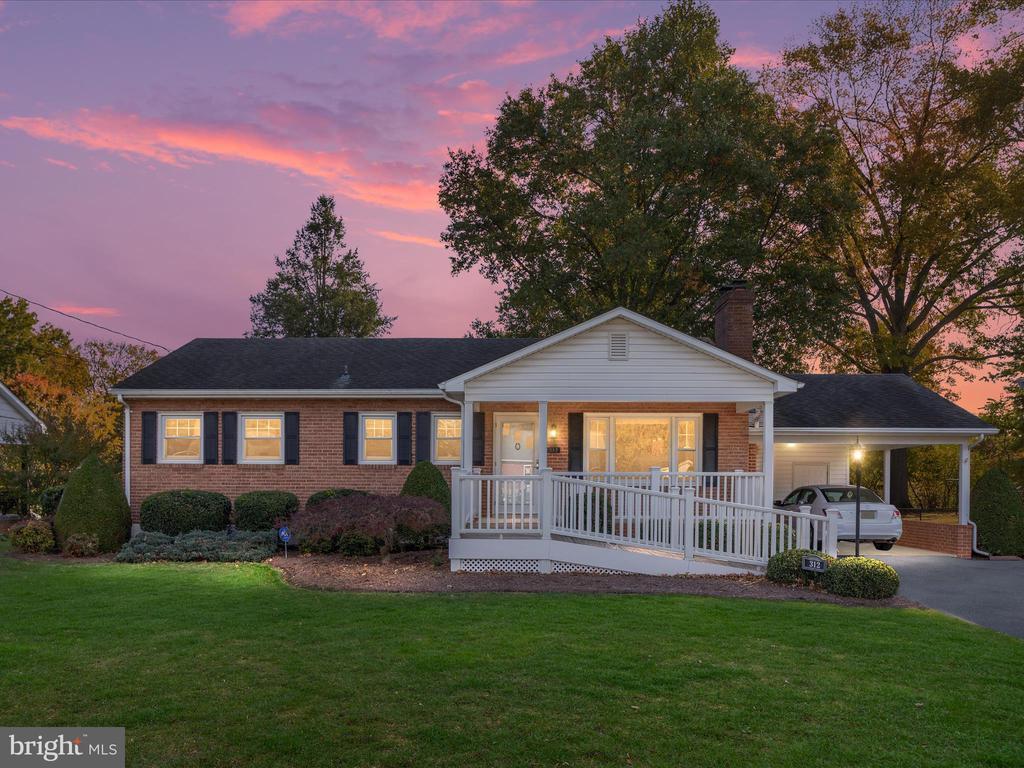 312 Fox Dr, WINCHESTER