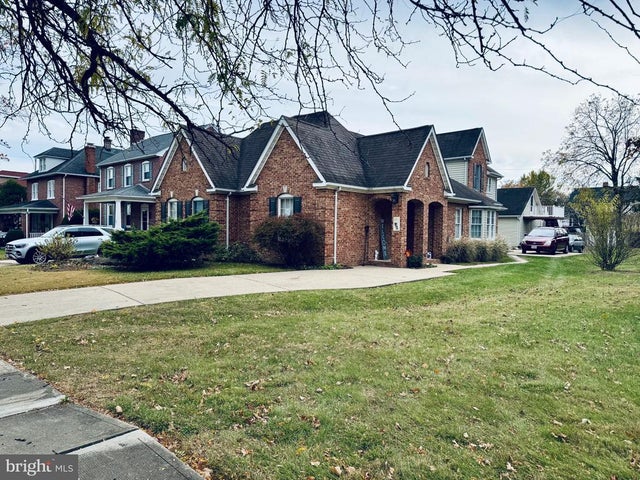 687 Woodland Ave, Winchester