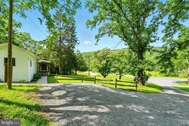 14 Summit Point Dr, Front Royal