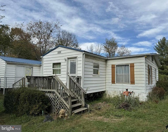 560 Youngs Dr, Front Royal