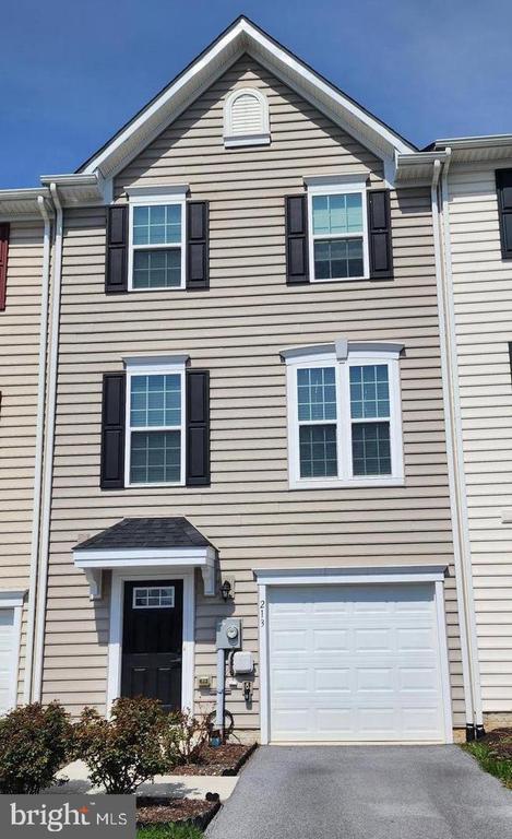 213 Montreal Way, FALLING WATERS