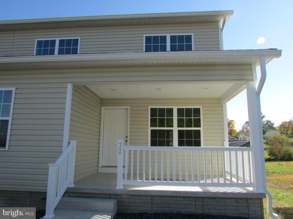 72 Place Drive, MARTINSBURG