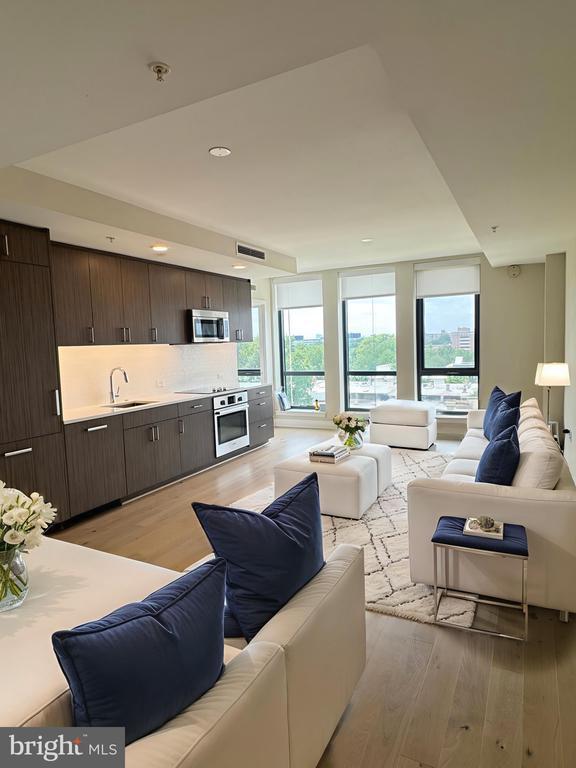 1211 Van St Se #506, Washington