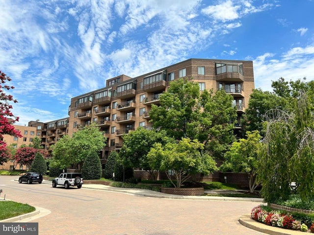 2111 Wisconsin Ave Nw #420, Washington