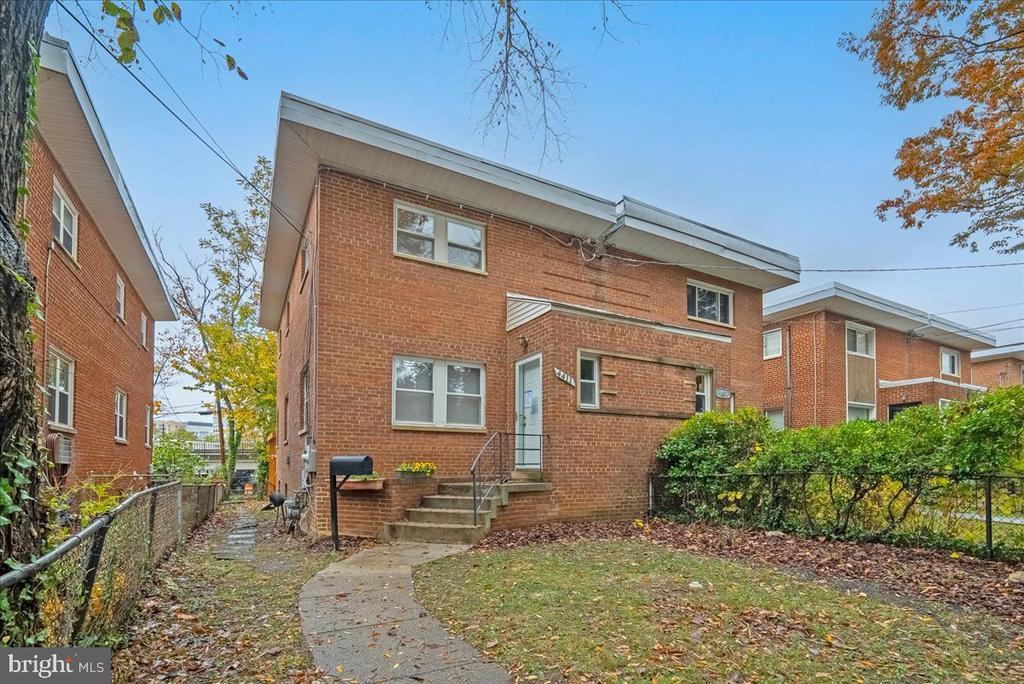 4411 Harrison St Nw, WASHINGTON