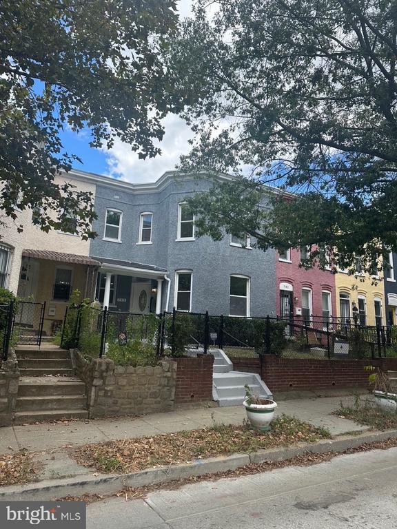745 Kenyon St Nw, Washington