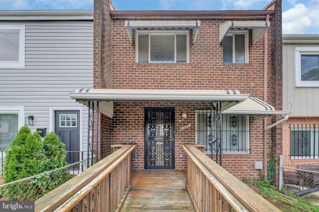 1327 Barnaby Ter Se, Washington