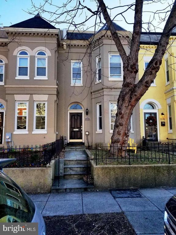 1377 F St Ne, Washington