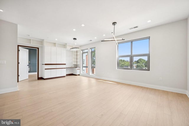 900 11th St Se #309, Washington