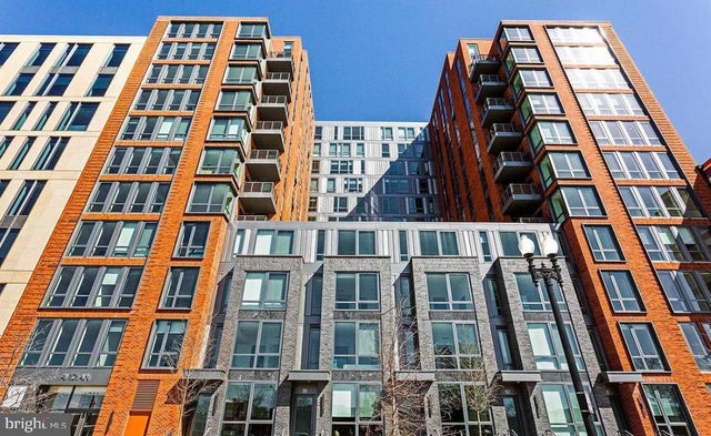 1211 Van St Se #207, Washington