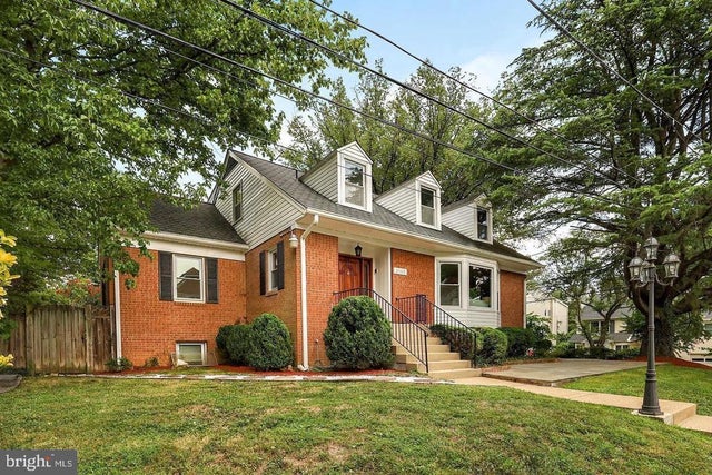 2866 Arizona Ter Nw, Washington