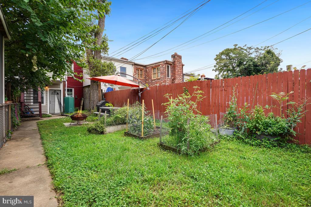 330 20th St Ne #a, WASHINGTON