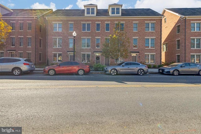 935 Sycamore Dr Se, Washington