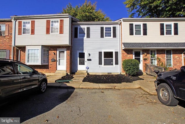 90 Village Dr, Dover