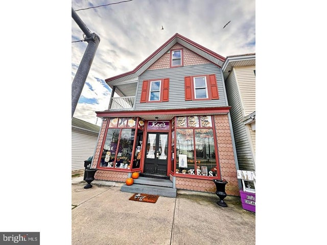 306 S Main #upstairs, Clayton