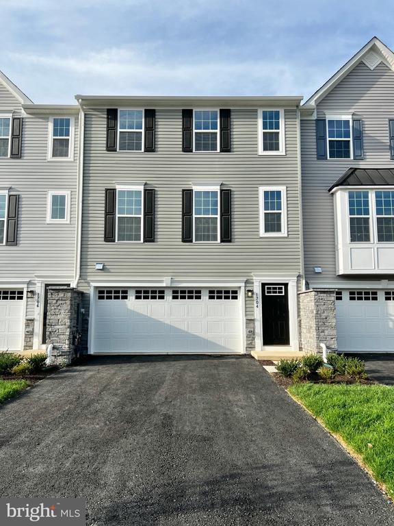 1704 Belle Fourche Dr, Newark