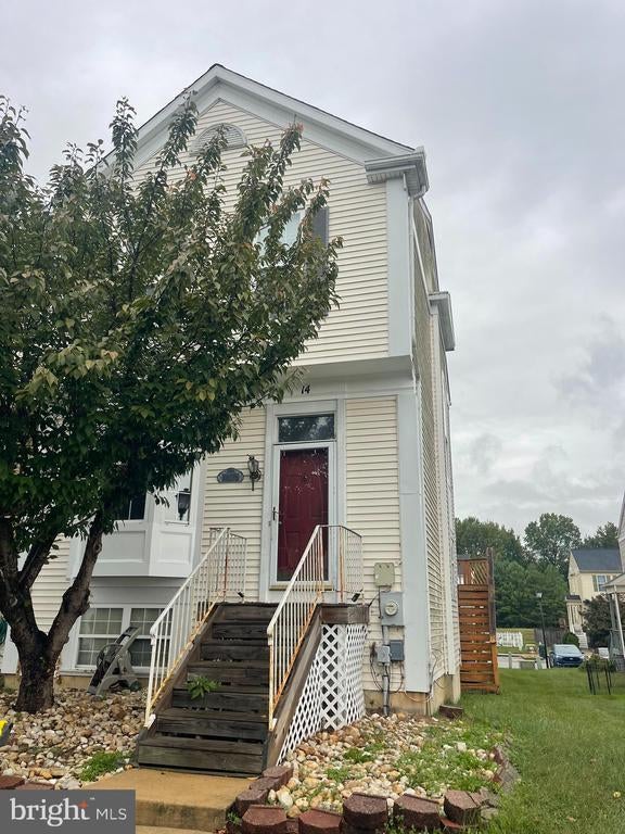 14 Creek Ln, Newark
