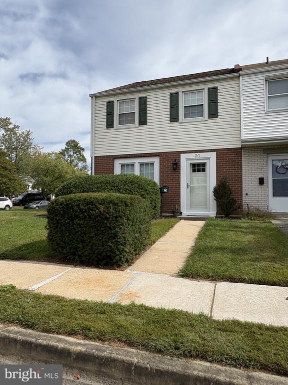 20 Patrick Henry Ct, Newark