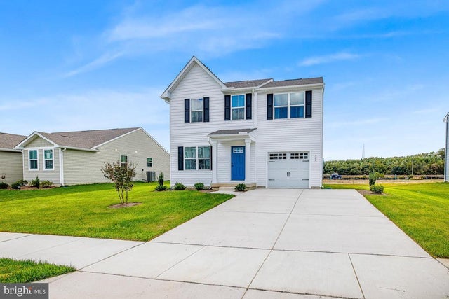 704 Four Seasons Ct, Seaford