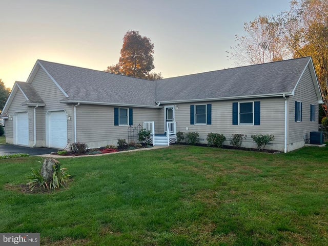 17079 Apples Way, Milton