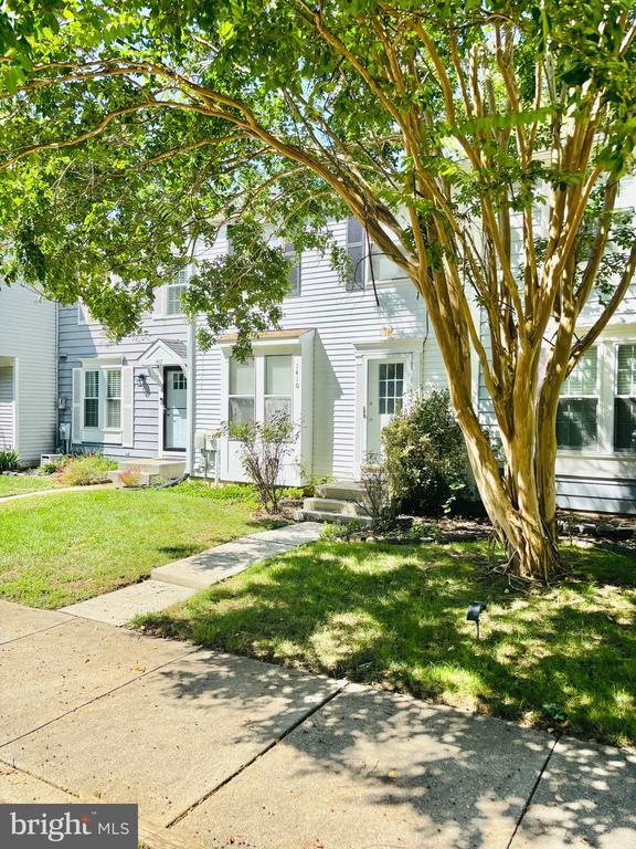 1410 Point O Woods Ct, Arnold