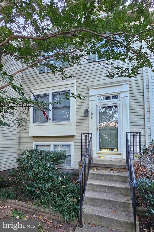 1196 Swanhill Ct, Chestnut Hill Cove