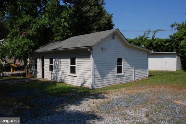 2 Spruce Ln, Annapolis