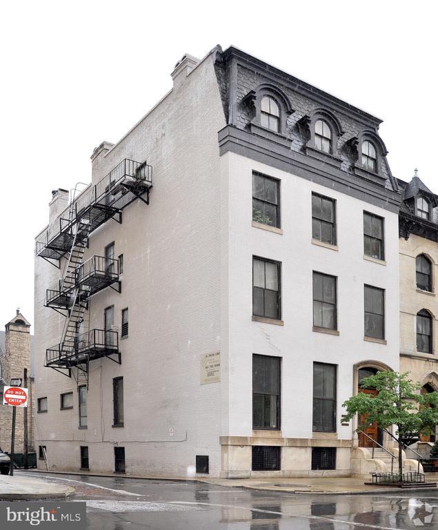 10 Chase Street E, Baltimore