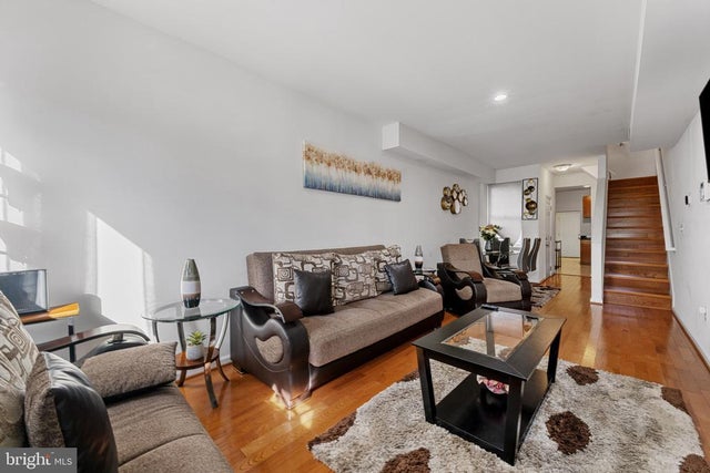 831 S Montford Ave S, Baltimore