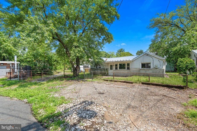 1915 Rettman Ln, Dundalk