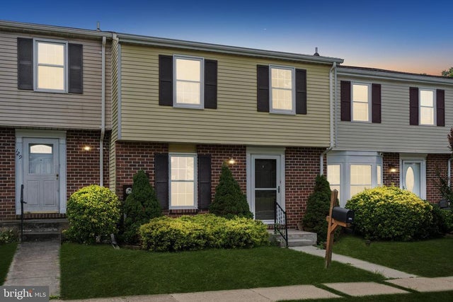 127 E Orange Ct, Parkville