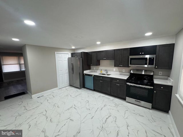 8050 Lansdale Rd, Baltimore