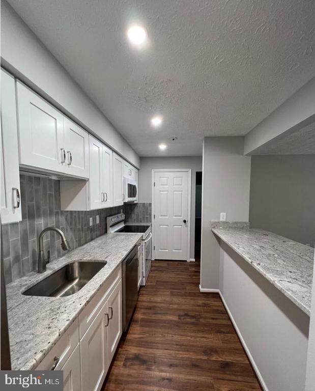 1414 Greenbriar Cir #4-1414, PIKESVILLE