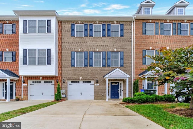 976 Rye Dr, La Plata