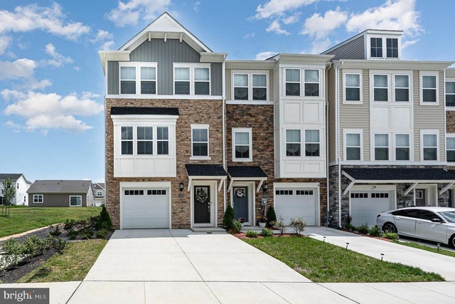 11056 Corvin Pl, White Plains